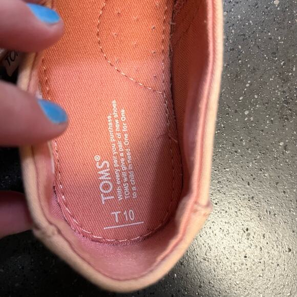 Pink embroidered toddlers TOMS size T10 - Picture 3 of 5